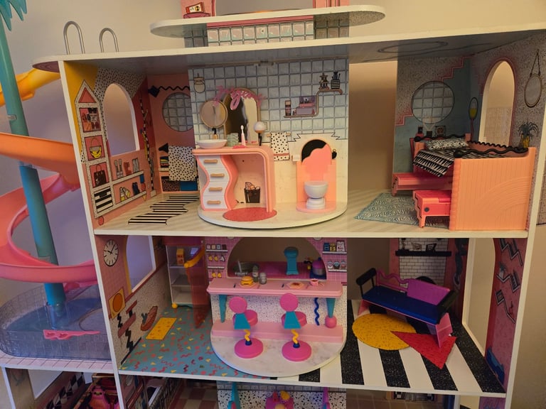 LOL Surprise! Fashion Dolls House of Surprises and LOL Surprise! Car-Pool Coupe