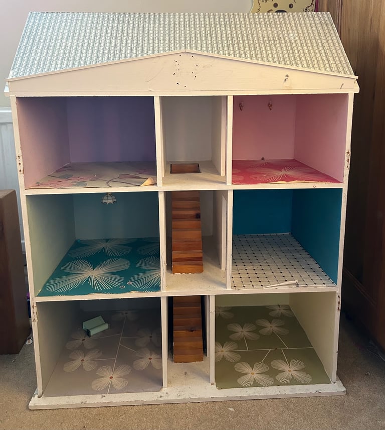 Large Dolls House for sake