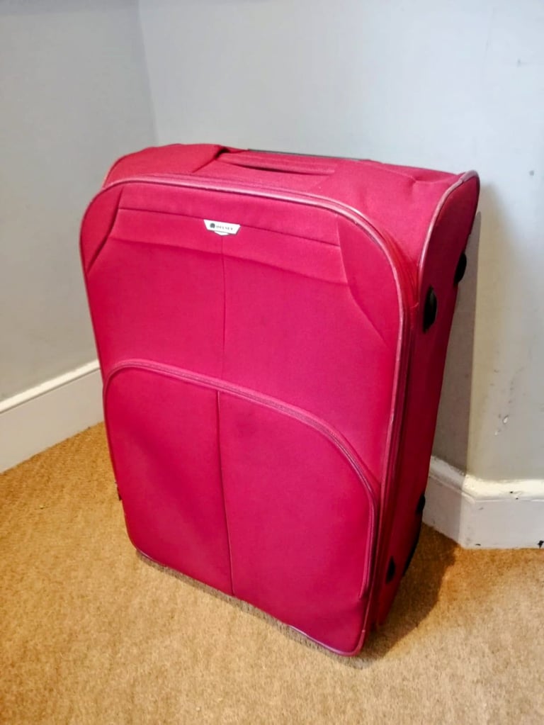 2x BIG TRAVELLING LUGGAGES/SUITCASES