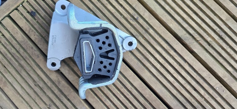 Engine mount 