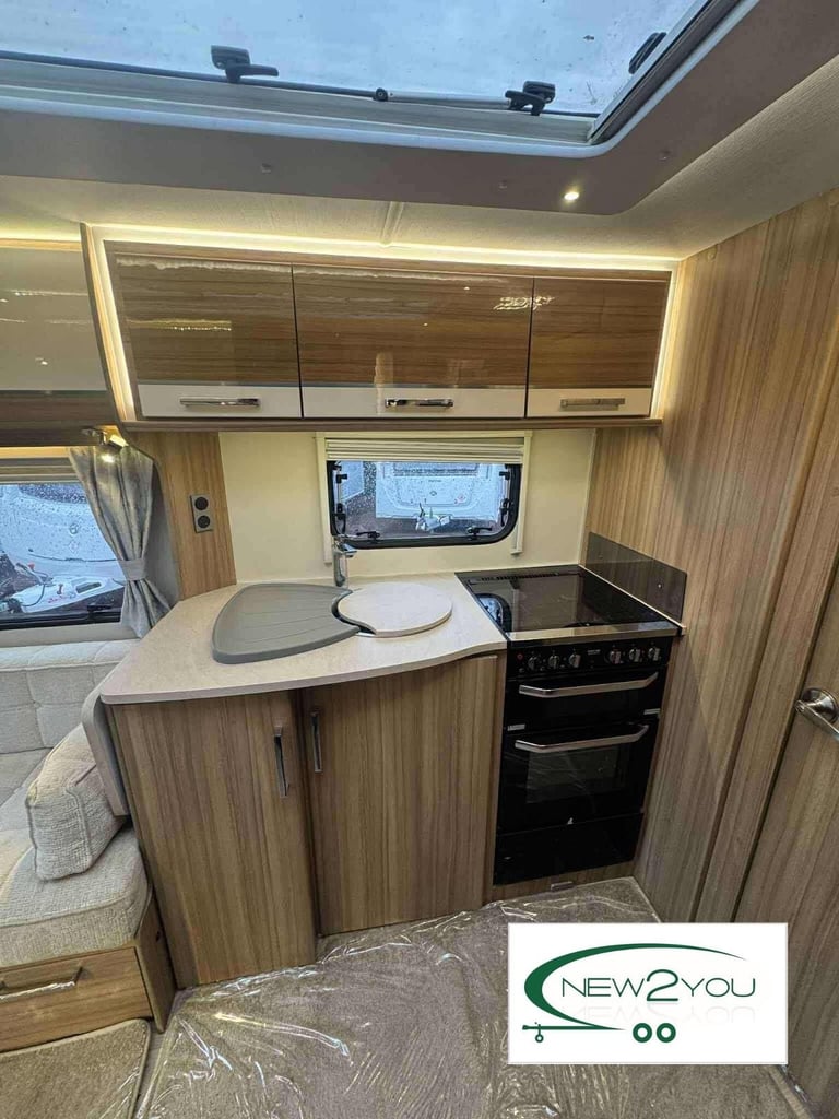 2016 Lunar Delta RI 4 Berth TRASNVERSE BED Caravan - STOCK NO E193