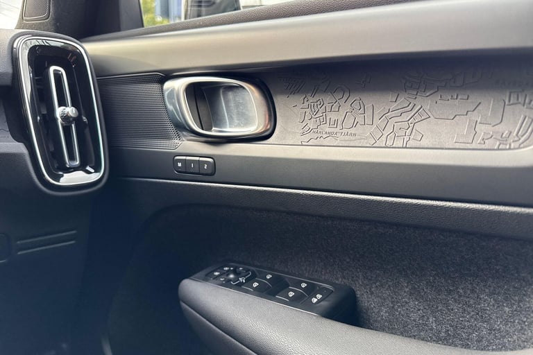 2022 Volvo XC40 Recharge 69kWh Plus SUV 5dr Electric Auto (231 ps) ESTATE Electric Automatic