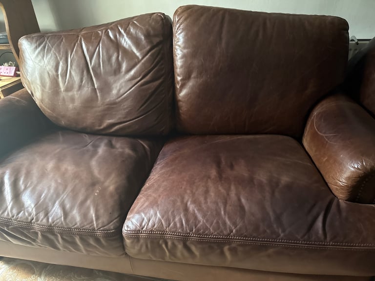 2seater leather sofa vgc  in brown 