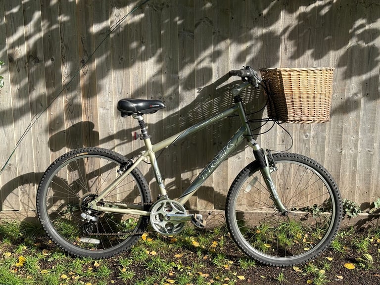 image for trek Navigator 200 Ladies bike Medium Frame with Basket