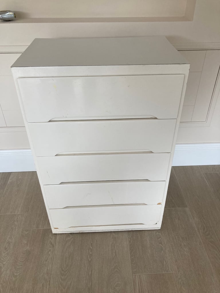 White 5-Drawer Chest of Drawers – Built-in Handle Design, Tongue & Groove Drawers