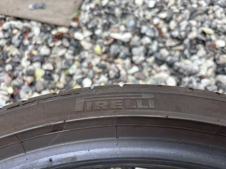 Pirelli 235/35/19 tyre