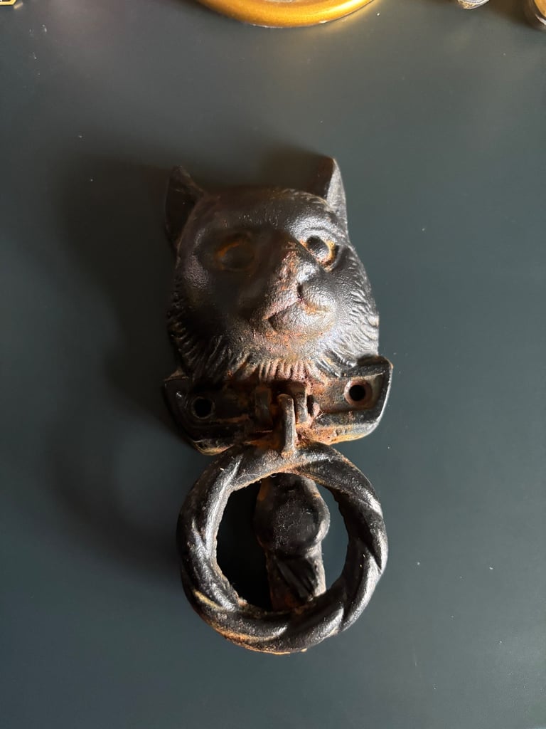 Black cat door knocker 