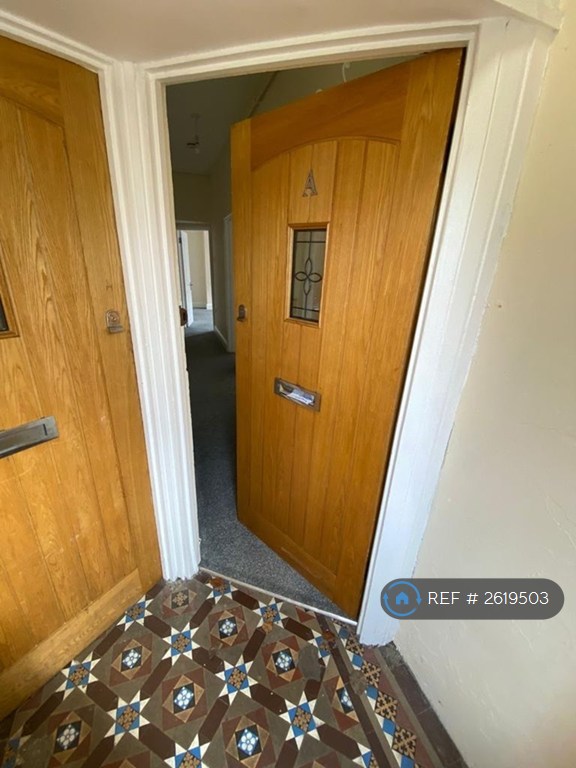 2 bedroom flat in West Street, Yeovil, BA20 (2 bed) (#2619503)