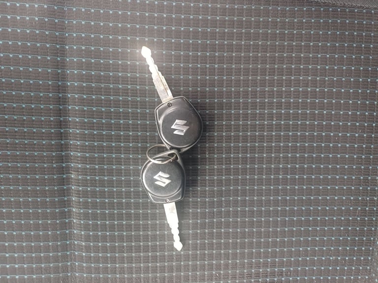 SUZUKI SWIFT 1.3 GL VERY LOW MILES BEAUTIFUL CONDITION 2 KEYS SERVICE HISTORY