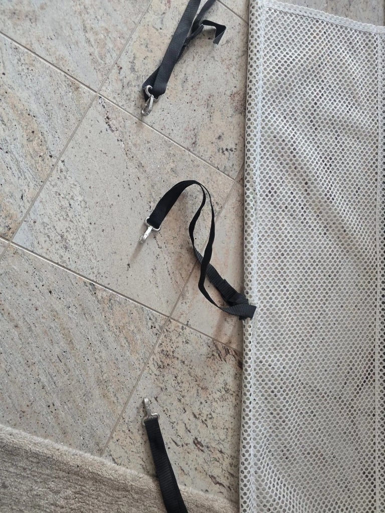 Camper / motorhome / van safety net for bed