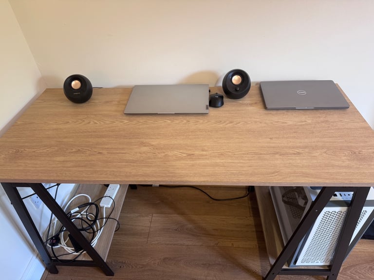 image for Selling desk office £45