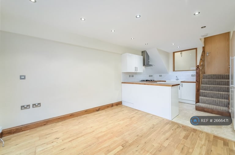 2 bedroom flat in Jowett Street, London, SE15 (2 bed) (#2666471)