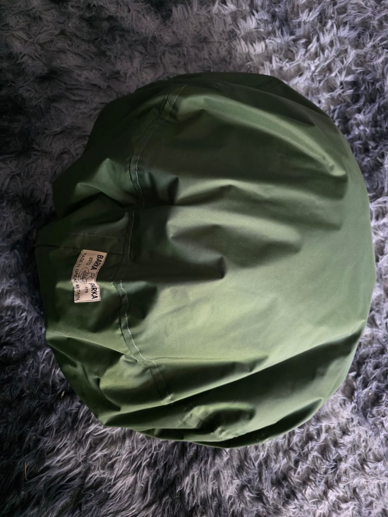 Barka Parka dog bed. 2 covers. Cost £120