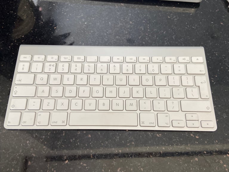 Apple Wireless Keyboard A1314. 