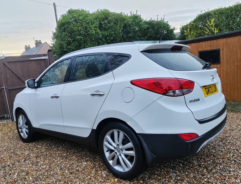 Hyundai IX35 Premium 2.0CRDI 4X4 with AUTO GEARBOX, FULL SERVICE HISTORY