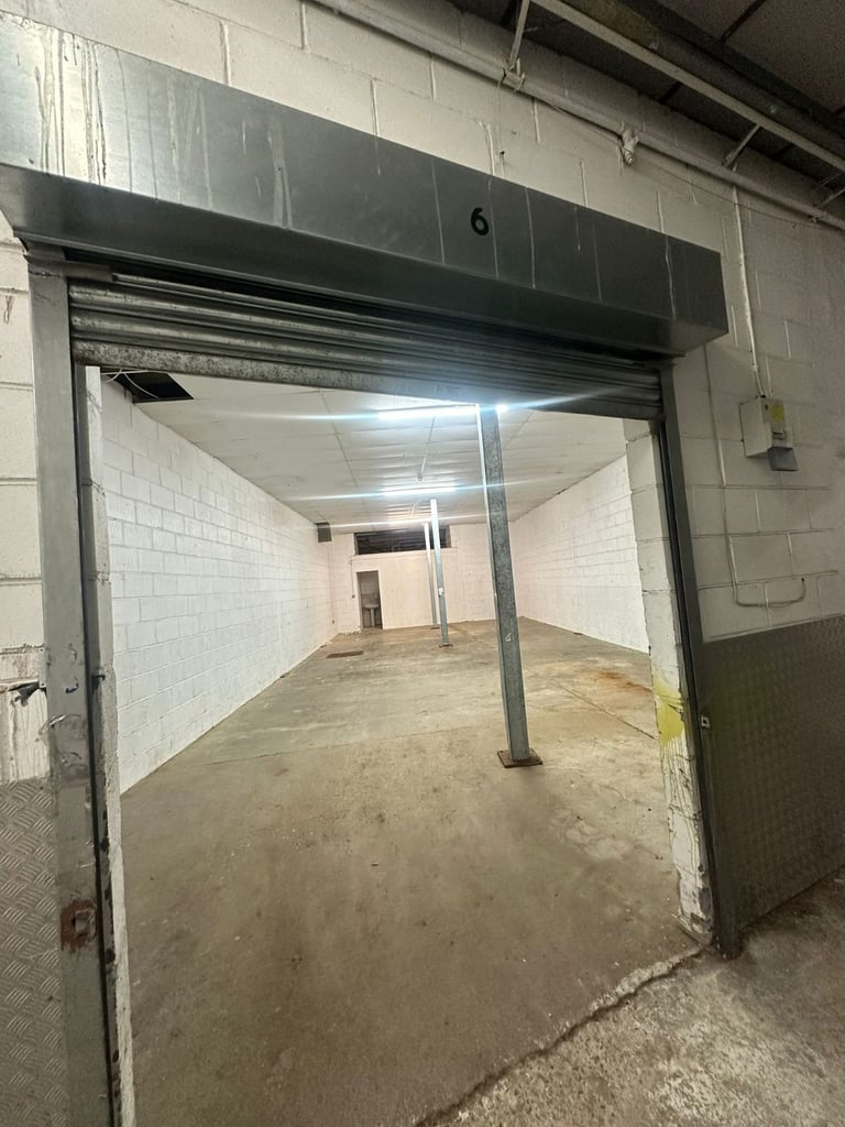 unit 6 - 980 Sqft Warehouse Available To Let - UB6