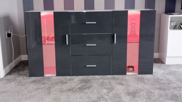 Sideboard/display cabinet 