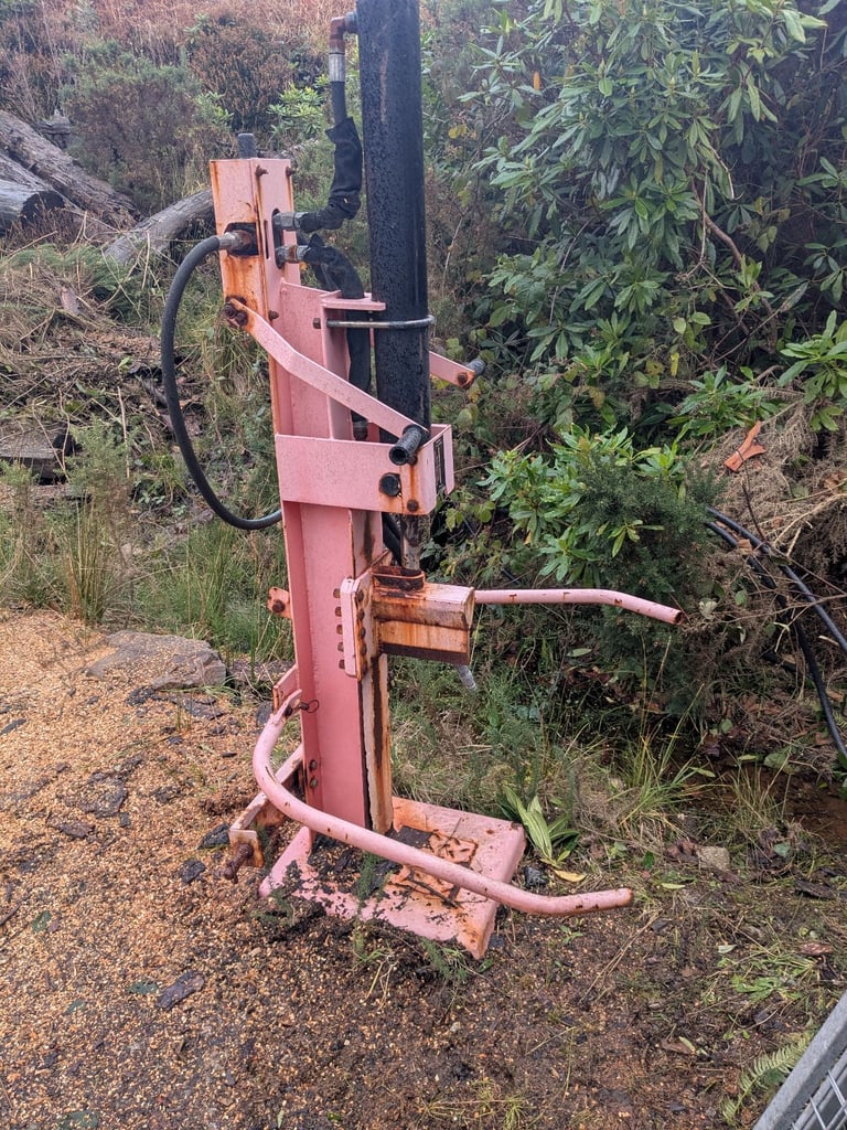 LOG SPLITTER - ROCK MACHINERY