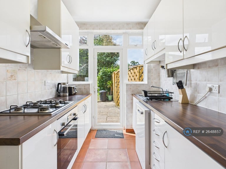 4 bedroom house in Merton Hall Gardens, London, SW20 (4 bed) (#2648857)