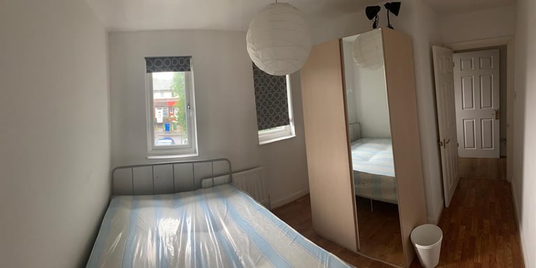 Lovely 4 bedrooms house with living room and parking in Bermondsey