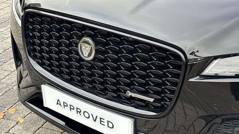 2023 Jaguar F-Pace 2.0 D200 R-Dynamic SE Black 5dr Auto AWD Estate Diesel Automatic