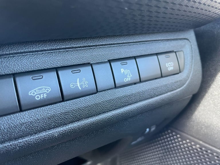 2018 Peugeot 2008 1.2 PureTech Allure Premium Euro 6 (s/s) 5dr HATCHBACK Petrol Manual