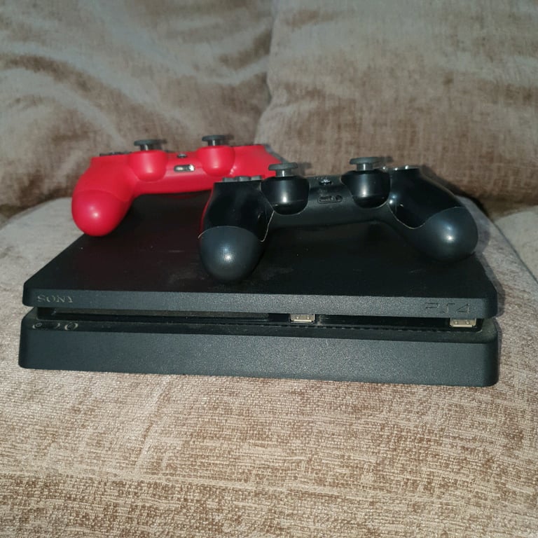 PS4 with 2 dual shock wireless controller 