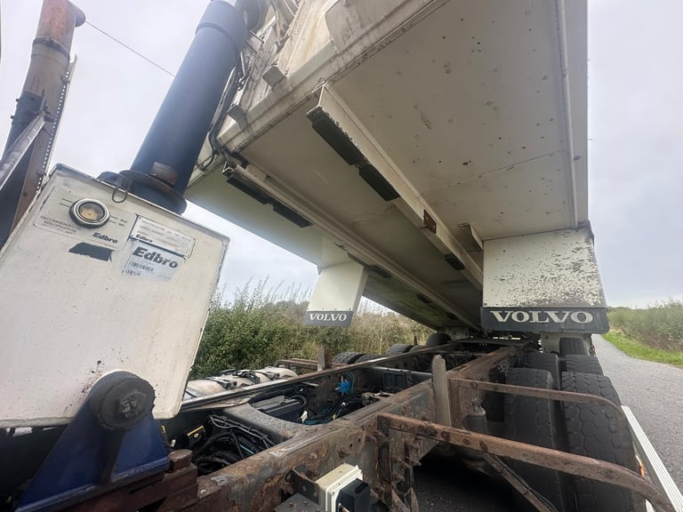 Volvo FM 420 8 X 4 Tridem Sleeper Cabin Alloy Body Tipper