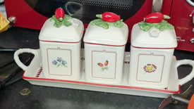Villeroy & Boch - Petite Fleur Charm - Three Jam Jars on tray