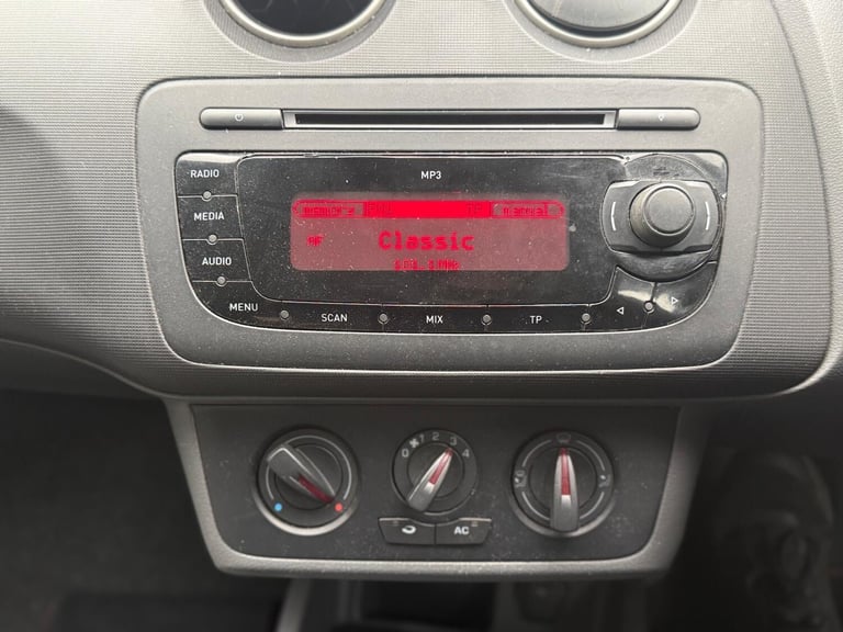 2009 SEAT Ibiza 1.4 SE 5dr HATCHBACK Petrol Manual - Image 16