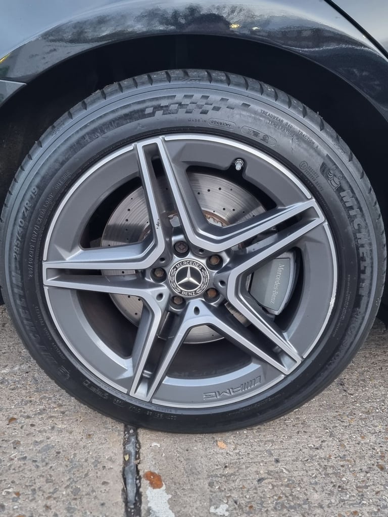 19 INCH AMG ALLOY WHEELS WITH TYRES 