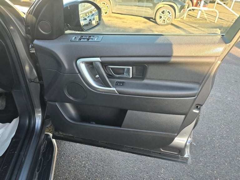 2016 Land Rover Discovery Sport 2.0 TD4 HSE SUV 5dr Diesel Auto 4WD Euro 6 (s/s) (180 ps) ESTATE ...