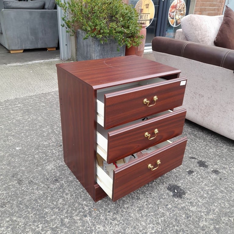 Mahogany 3 drawer bedside 53cm x 39cm x 64cm, Ref:19175 £20.00