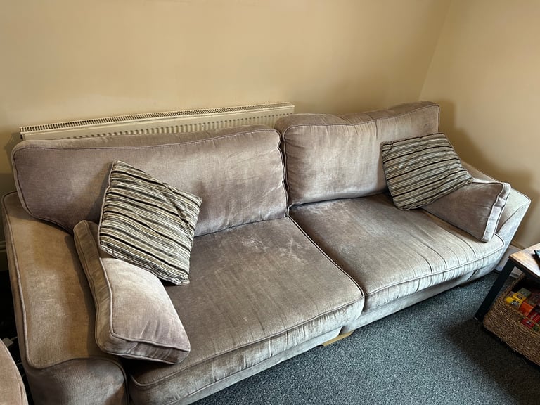 4 seater sofa and cuddle/swivel chair