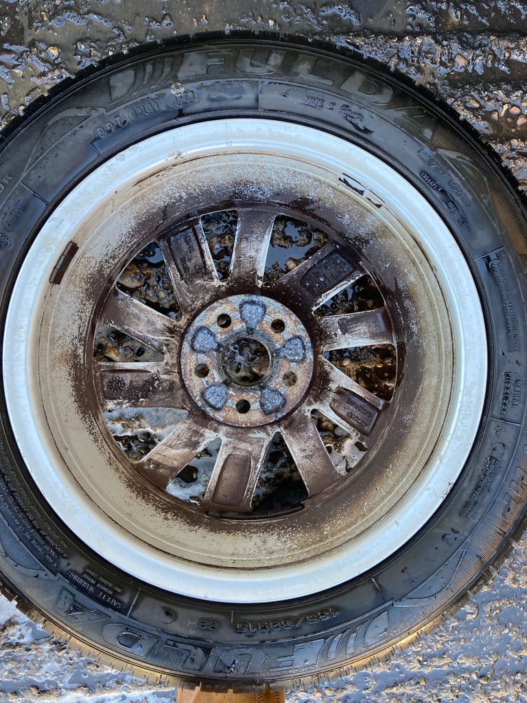 Seat Ibiza Alloy Wheels With Nearly New  185/60/15 Fulda Tyres. 6jx15 6J0601025m