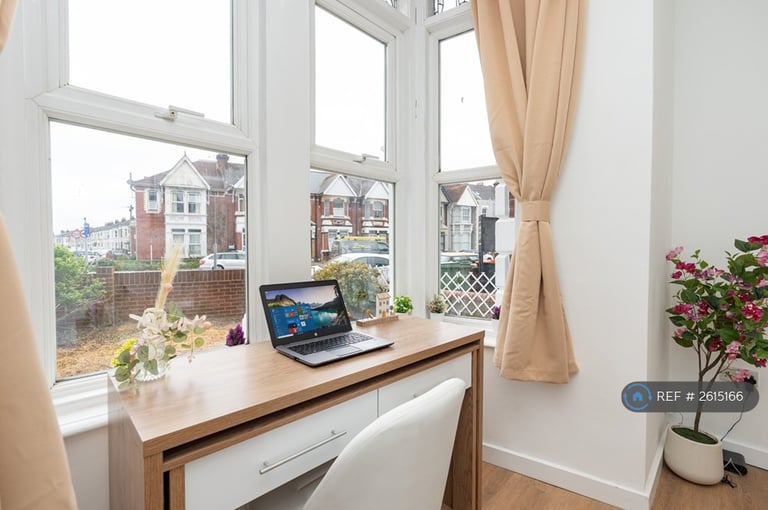 3 bedroom flat in London Road, Portsmouth, PO2 (3 bed) (#2615166)
