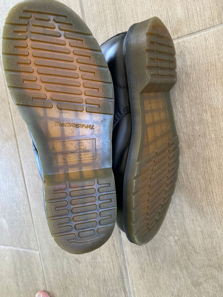 Dr Martens UK Size 9 BLACK Boots like new 