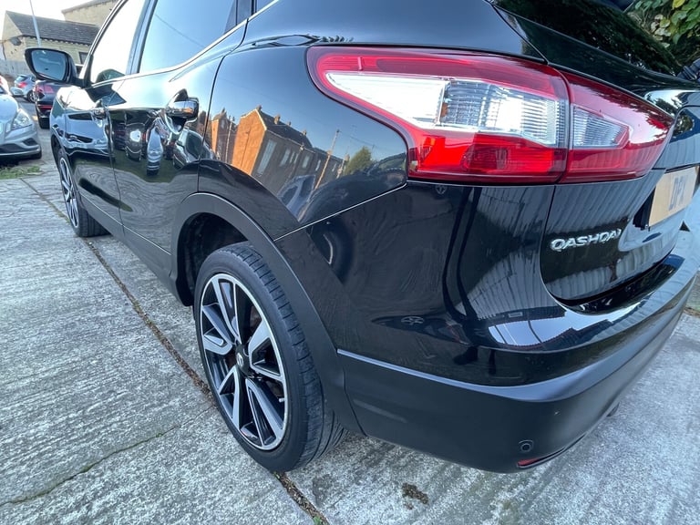 2015 Nissan Qashqai 1.6 DIG-T Tekna SUV 5dr Petrol Manual 2WD Euro 6 (s/s) (163