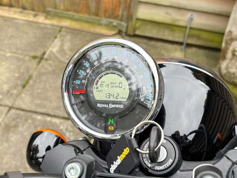 2024 / 24 Royal Enfield METEOR 350 £2750 Blue 134 miles.