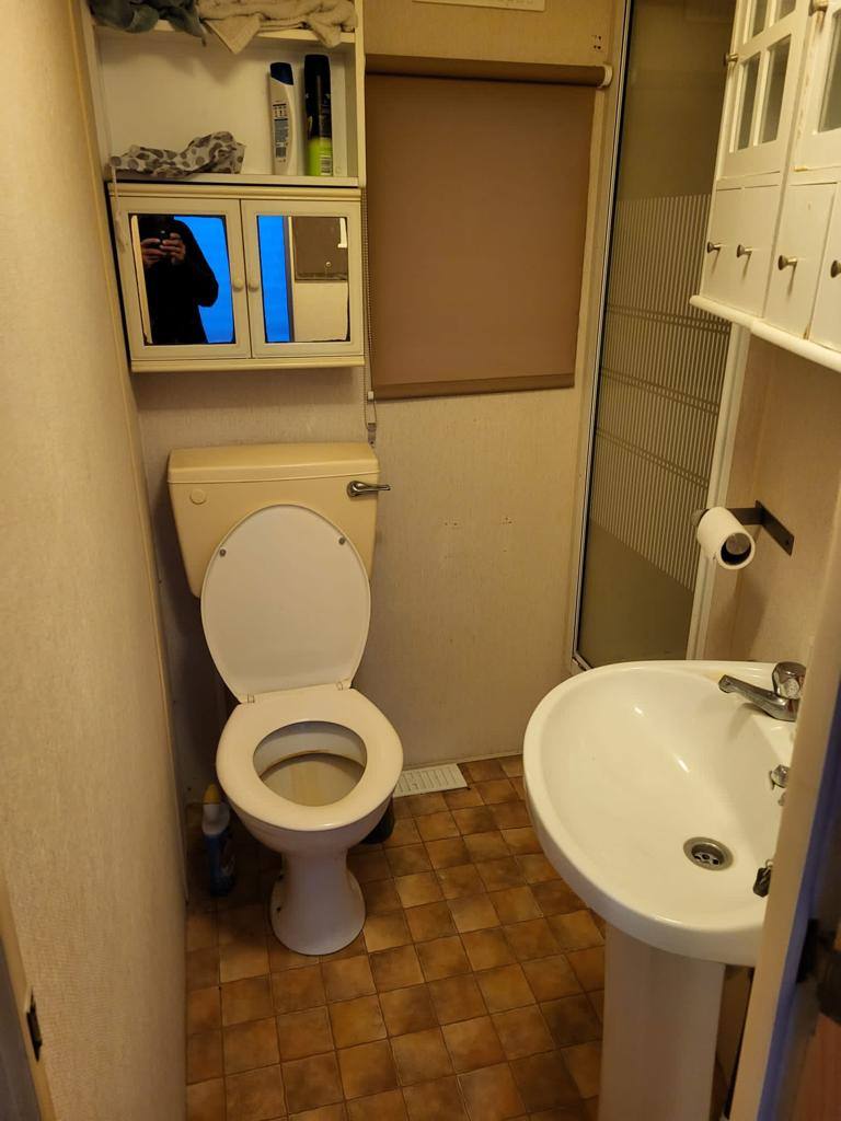 Residential Caravan  South Ockendon Area  Close to Train Station, Bus Stop & Shops 
