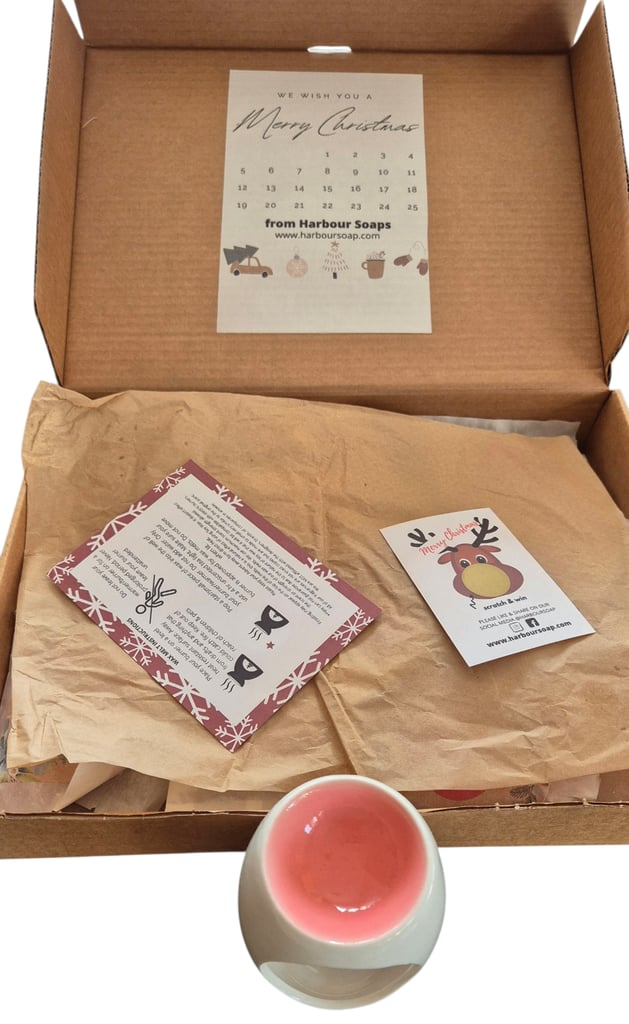New wax melts advent calendar, 25 pouches. Includes ceramic wax melt burner.