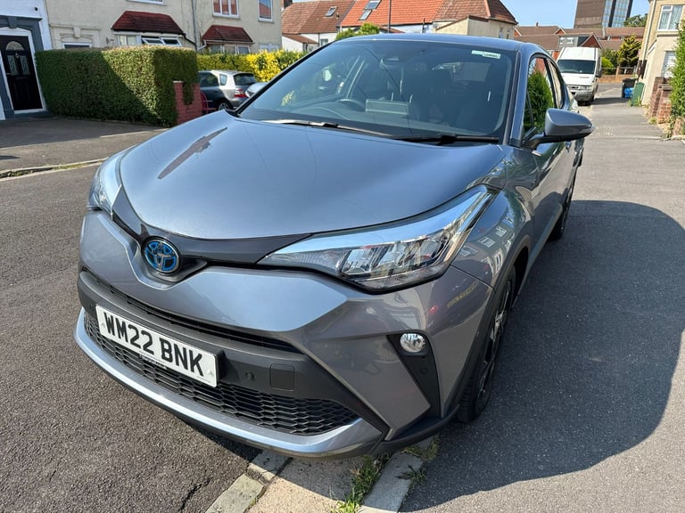 2022 Toyota c-hr design - (7 years warranty left)