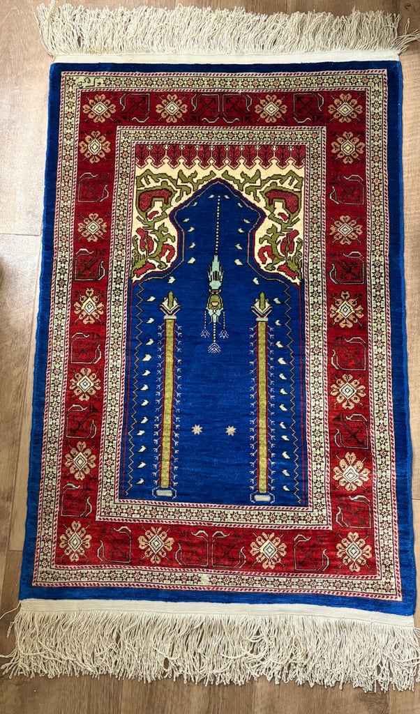 Vintage hand made Turkish hereke pure silk rug.78 cm x 50 cm .