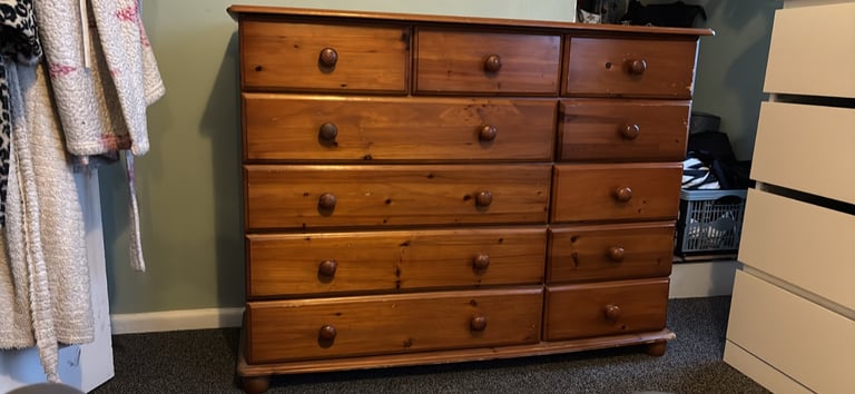 Chest of drawers 
