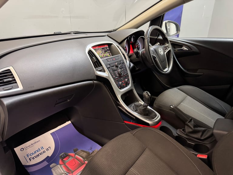 2015 Vauxhall Astra 1.6i 16V Tech Line GT 5dr ** ONLY 65000 MILES ** Petrol