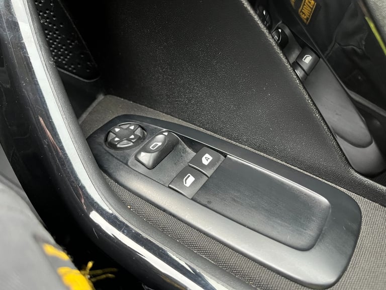 2016 Peugeot 208 1.2 PureTech 82 Active 5dr HATCHBACK Petrol Manual