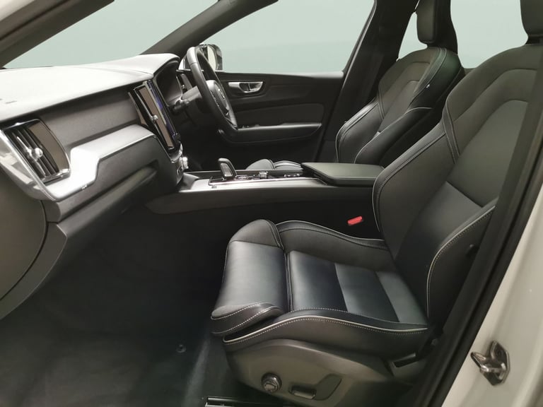 2022 Volvo XC60 2.0h T6 Recharge 11.6kWh R-Design SUV 5dr Petrol Plug-in Hybrid Auto AWD Eu Suv P...