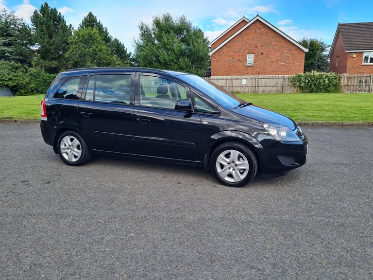 Seven Seater Gleaming Black June 2013 Vauxhall Zafira Exclusive Mpv 1598cc  MPV, 2013, Manual,
