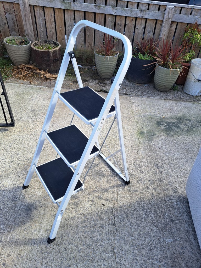 3 step white framed aluminium ladders