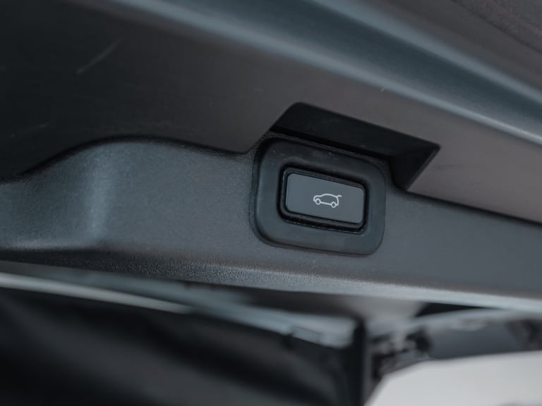 2021 Land Rover Discovery 3.0 D300 R-Dynamic HSE 5dr Auto Station Wagon Diesel Automatic